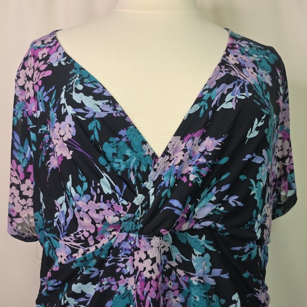Torrid‎ Plus Size 4X 4 26 Floral Black Purple Multi V-Neck Top Spring Blouse Guc - Picture 3 of 10